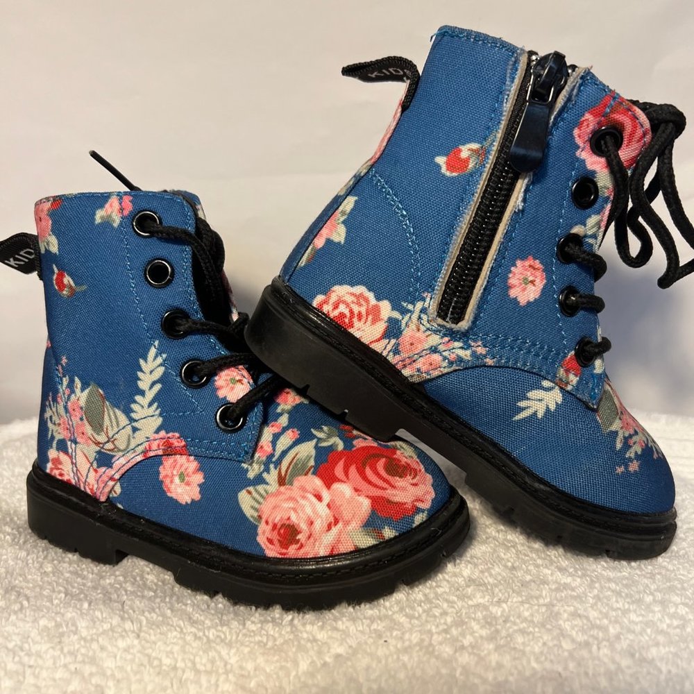 Comfy Kids- NWOT-Combat Boots-Blue/Pink Floral-Girls (Baby) Size 5.5-Barbie
